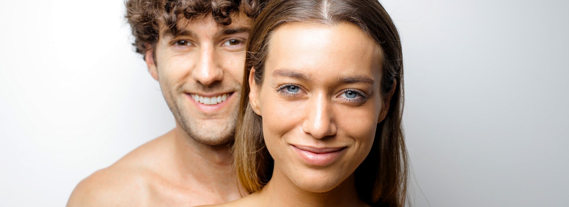 Aktshooting-bochum Ein Paarfoto eines jungen Paares
