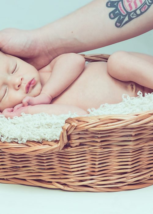 baby-2923997_1920 Babyfotoshooting mit Baby in einem kleinen Korb mit Decke