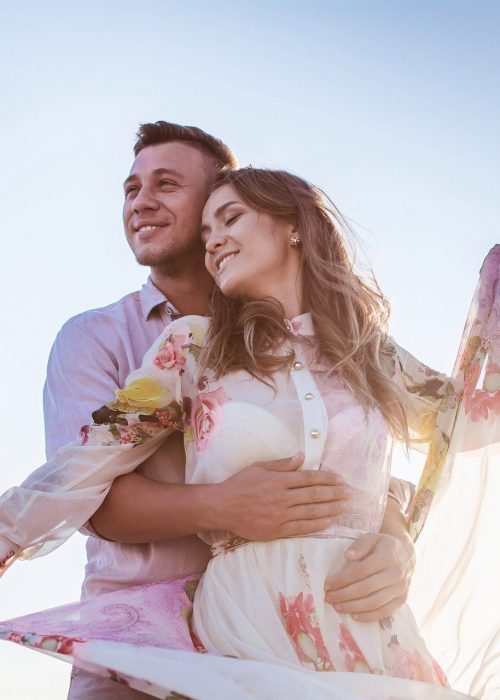 Paarshooting Ein Paar beim Fotoshooting unter freiem Himmel